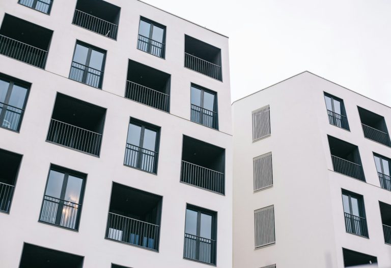 Façade contemporaine d’un programme immobilier neuf